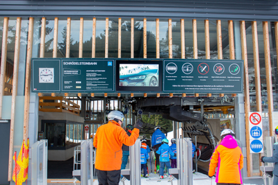 Access portal advertising screen Brauneck