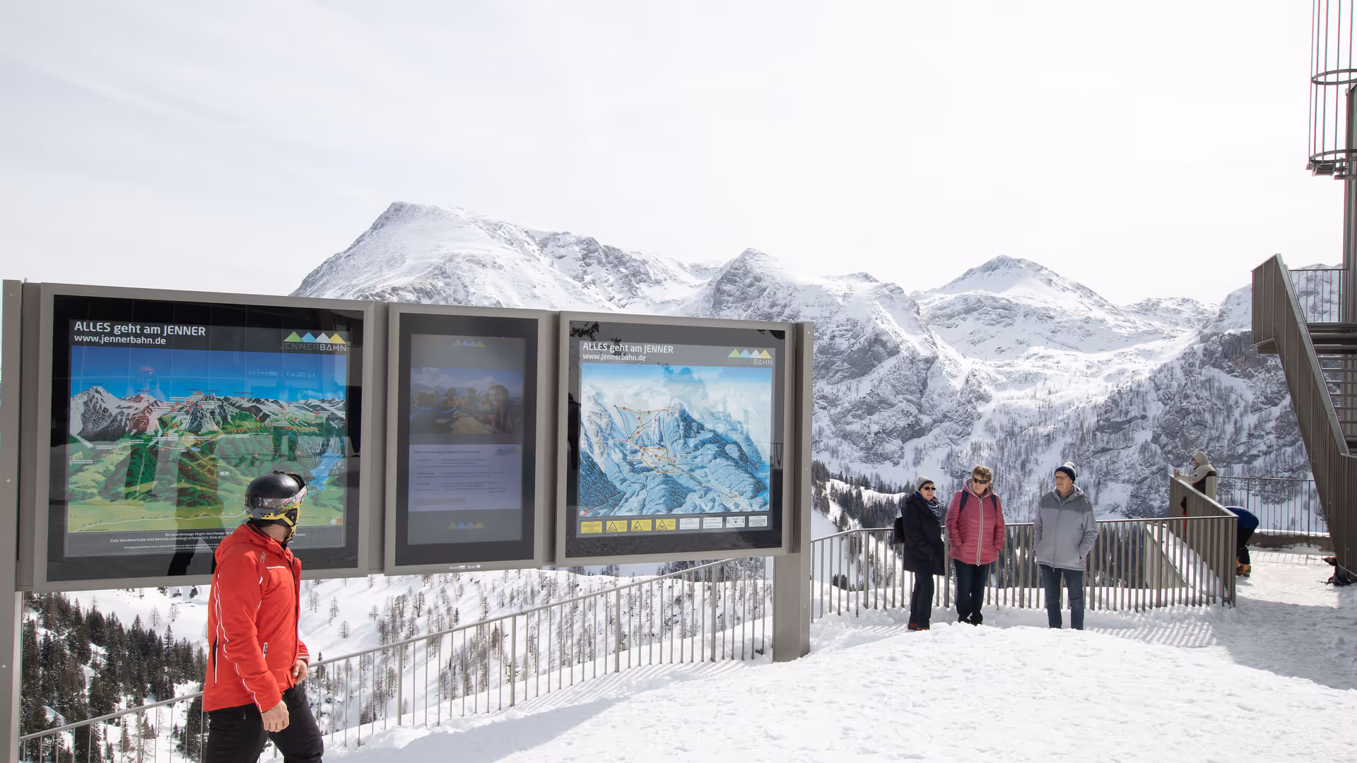 Digital signage system winter and summer Jennerbahn