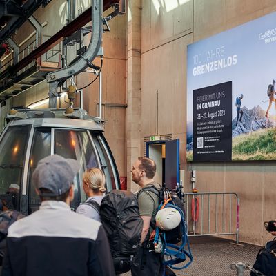 Megaposter Backlight Lowa Garmisch-Partenkirchen Kreuzeckbahn
