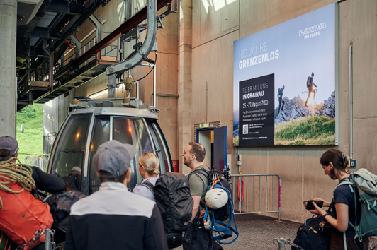 Megaposter Backlight Lowa Garmisch-Partenkirchen Kreuzeckbahn