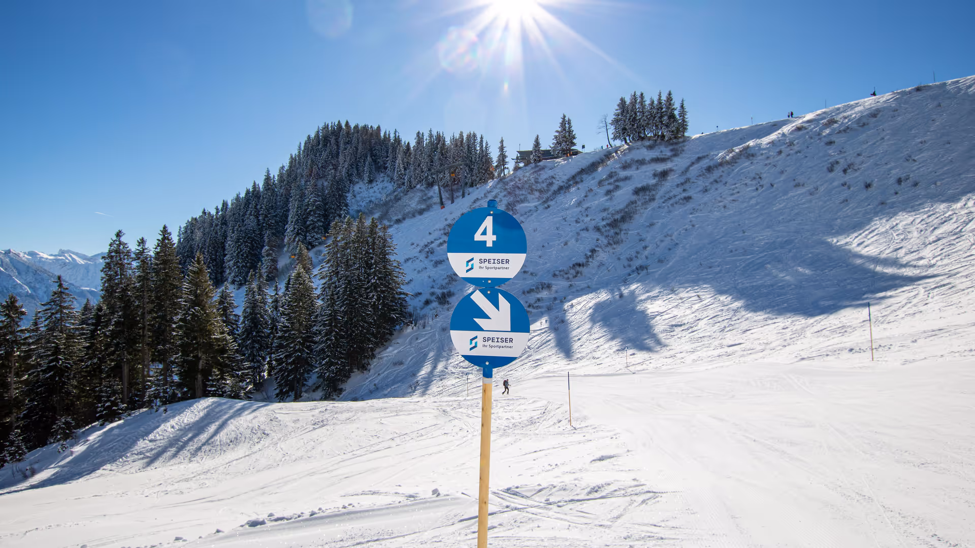 Ski slope marking blue Hörnerbahn