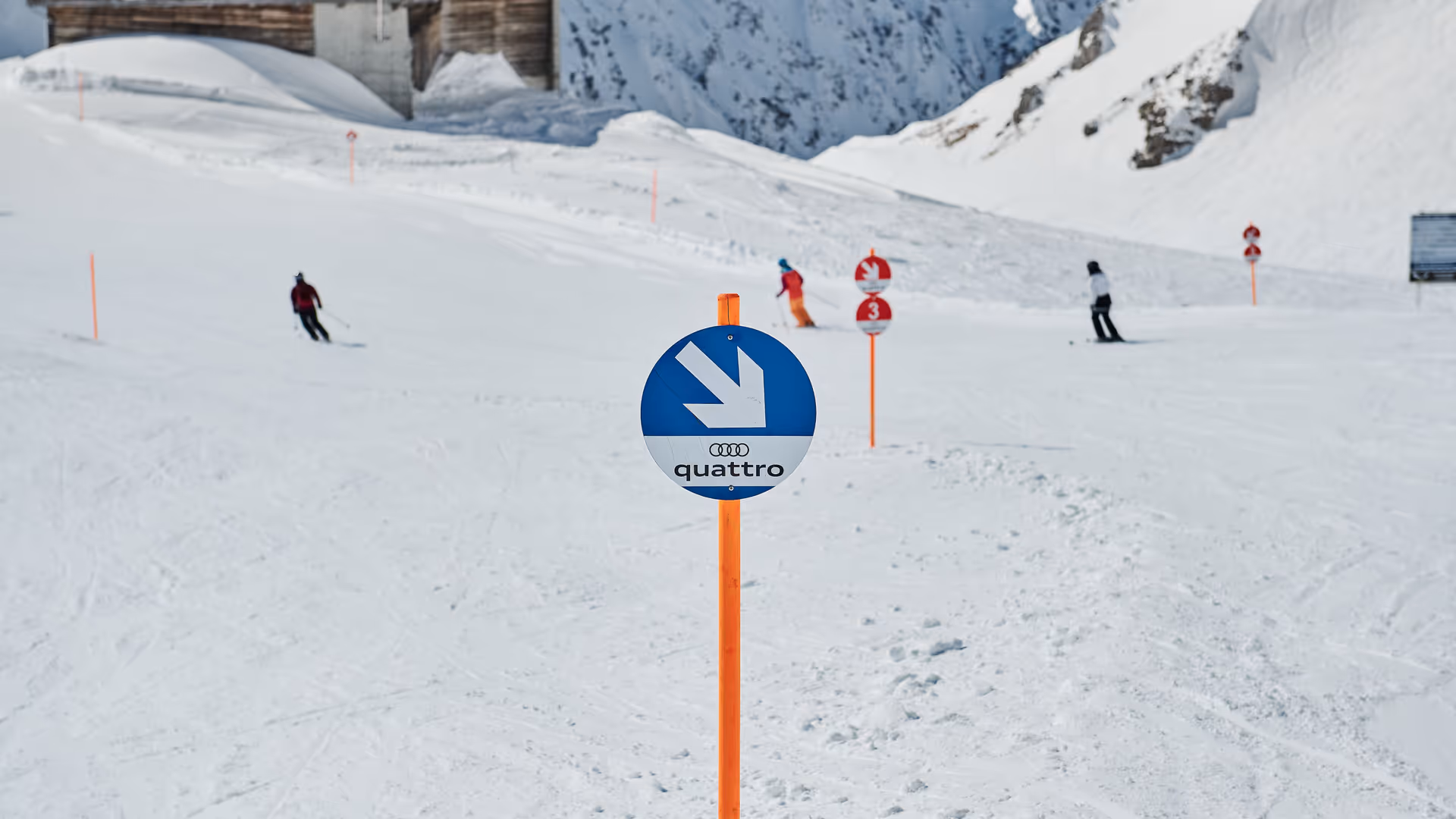 Pistenmarkierung Audi blau Nebelhornbahn 