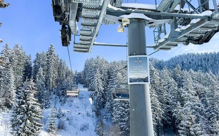 Liftstützenwerbung in Rottach-Egern an der Suttenbahn im Winter