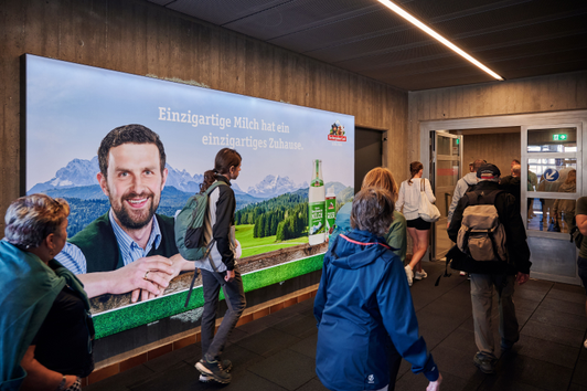 Megaposter Backlight Milchwerke Zugspitze Gletscherbahn