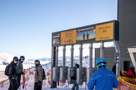 Schwenkbares Zugangssystem Winter Zillertal Arena 
